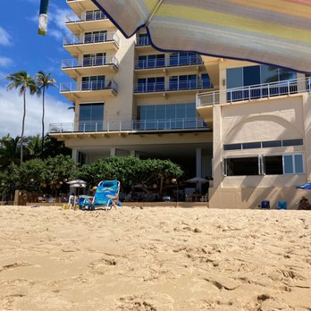 Hau Tree - Adults have Breakfast kids swim - Seafood Near Me - Honolulu, Hawaii
