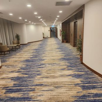 Hampton by Hilton Istanbul Arnavutkoy - One of the hallways on the 4th floor. - Hotels Near Me - Istanbul, 34