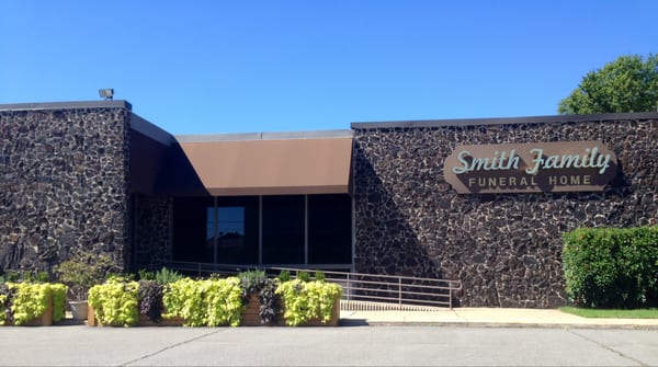 SMITH BENTON FUNERAL HOME - Updated May 2026 - 19 Photos - 322 N Market
