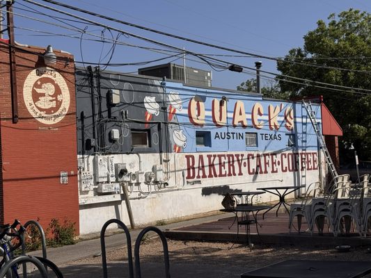 Quack's 43rd Street Bakery by null