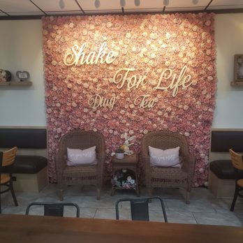 Ding Tea Detroit - very insta worthy spot - Bubble Tea Near Me - Madison Heights, Michigan