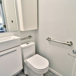 Fairfield Residence Assisted Living For Seniors - The bathrooms of Fairfield Residence are fully equipped with safety features to keep our resident's safe and offer peace of mind.