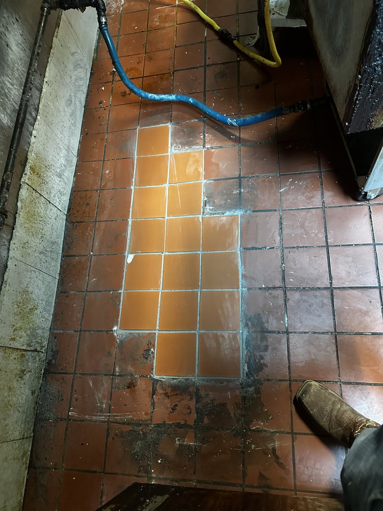 Slide of El Americano Handyman Solutions