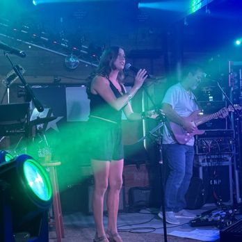 Hudson's On Mercer St. - Natasha great vocals - Music Venues Near Me - Dripping Springs, Texas