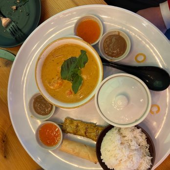 Pinto Thai Culpeper - Lunch special with Penang curry - Thai Near Me - Culpeper, Virginia