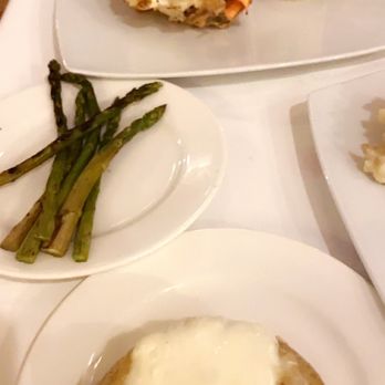 Captain's Cove - Stuffed potato & asparagus - Seafood Near Me - Cancún, ROO Captain's Cove - Stuffed potato & asparagus - Seafood Near Me - Cancún, ROO