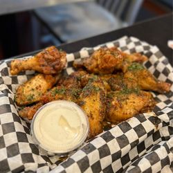 Halal Wings Plus - 10 pcs wings: Spicy Lemon Pepper