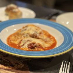 Risorante Positano - Lasagna and garlic knots