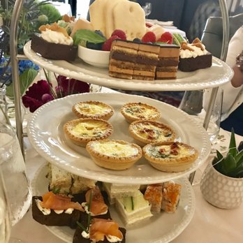 Deer Path Inn - Afternoon tea - Hotels Near Me - Lake Forest, Illinois