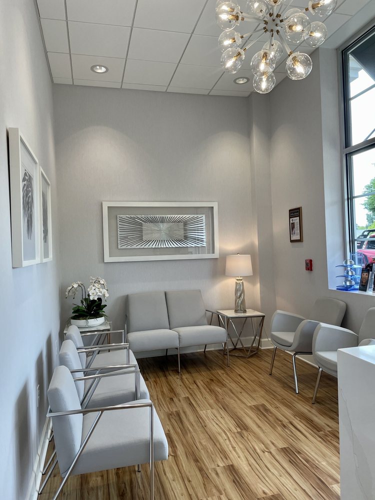 Melissa Marks - Signature Plastic & Reconstructive Surgery Logo