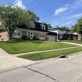 10 Yards Lawn Mowing - the front of the house - Lawn Services Near Me - Cincinnati, Ohio 10 Yards Lawn Mowing - the front of the house - Lawn Services Near Me - Cincinnati, Ohio