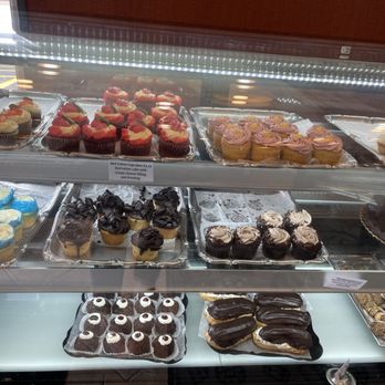 Ganache Bakery - Bakeries Near Me - Morton Grove, Illinois