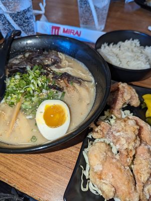 Hachi Ramen by null