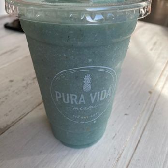 Pura Vida Miami - Coco Azul Smoothie - Sandwiches Near Me - Miami Beach, Florida