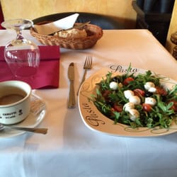 Cevapdzinica - Ruccola (arugula) salad, tasty pizza-crust bread, and caffe creme.