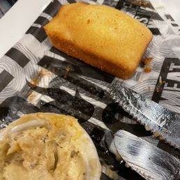 Whatever happened to skillet cornbread? Whatever happened to skillet cornbread?