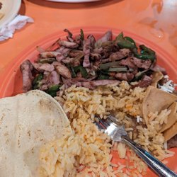 Carnitas Michoacán - Mystery meat (called beef) fajitas