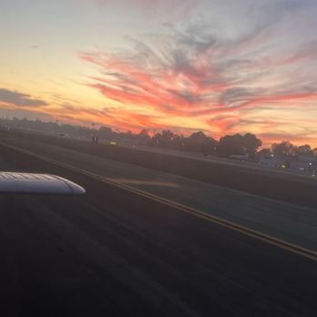 Skyward Air Pilot Academy - Beautiful sunset while landing - Flight Instruction Near Me - Santa Monica, California Skyward Air Pilot Academy - Beautiful sunset while landing - Flight Instruction Near Me - Santa Monica, California