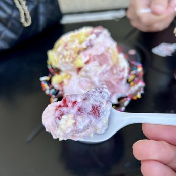 Cold Stone Creamery - Ice Cream & Frozen Yogurt Near Me - Van Nuys, California