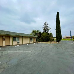 San Marcos Motel - Overcast Day - Plenty of parking
