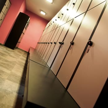 Climb Up Lyon - Les vestiaires - Climbing Near Me - Lyon, 69 Climb Up Lyon - Les vestiaires - Climbing Near Me - Lyon, 69