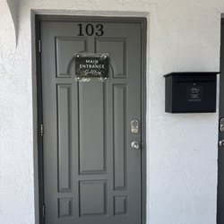 Down To Your Roots wax studio - Entrance