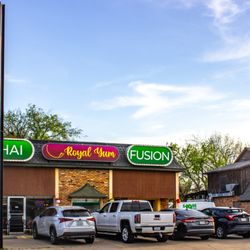 Royal YUM - Plenty of free parking