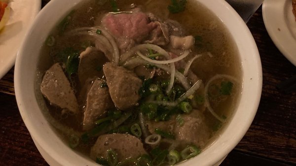 Le’s Vietnamese Restaurant by null