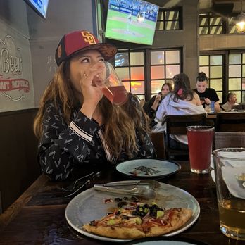 Draft Republic Carlsbad - Soggy pizza and hot girl - Comfort Food Near Me - Carlsbad, California Draft Republic Carlsbad - Soggy pizza and hot girl - Comfort Food Near Me - Carlsbad, California