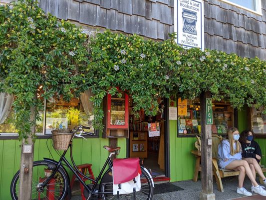 Cloud & Leaf Bookstore, LLC by null