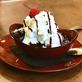 Linn's Restaurant - Hot Fudge Sundae - American Near Me - Cambria, California