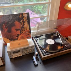 Mars Record Shop - Getz playing on the turntable