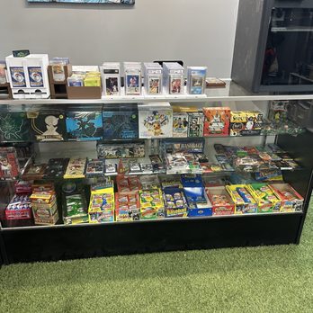 Accolades Collectibles Warrenton - Vintage cards - Hobby Shops Near Me - Warrenton, Virginia