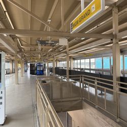 MGM Grand Monorail Station - Station platform