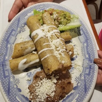 Sanborns - Taquitos de pollo. Provecho mama. - Mexican Near Me - Zapopan, JAL