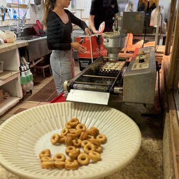 Snow-Line Orchard - How to make apple cider donuts - Fruits & Veggies Near Me - Oak Glen, California Snow-Line Orchard - How to make apple cider donuts - Fruits & Veggies Near Me - Oak Glen, California