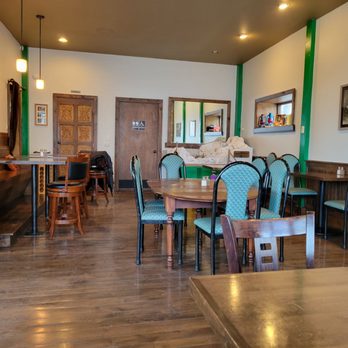 Git Doggonit - a dining area with tables and chairs - Sandwiches Near Me - Bellevue, Idaho