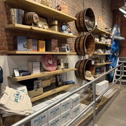 Hemingway Distillery - Rum & merch