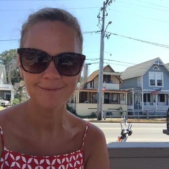 Nancy's - Love those cute little cottages behind me! - Seafood Near Me - Oak Bluffs, Massachusetts