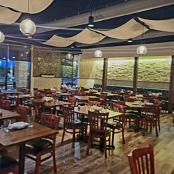 Caprese Trattoria - Plenty of tables