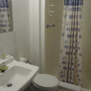 Parkview Motel - Very small but clean bathroom. - Hotels Near Me - Canon City, Colorado