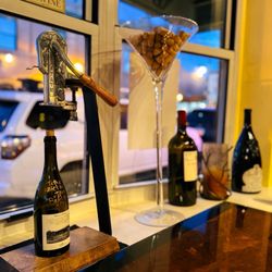 Kate's Wine Bar - Inside decorations