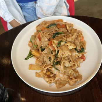 Trie Chada - Drunken noodles - Thai Near Me - Livonia, Michigan Trie Chada - Drunken noodles - Thai Near Me - Livonia, Michigan