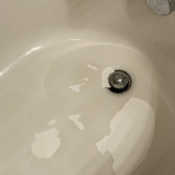 Tolovana Inn - Plaster or something in the bath tub. - Hotels Near Me - Cannon Beach, Oregon