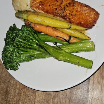 Yard House - Whiskey Glazed Salmon - Bars Near Me - Coral Gables, Florida
