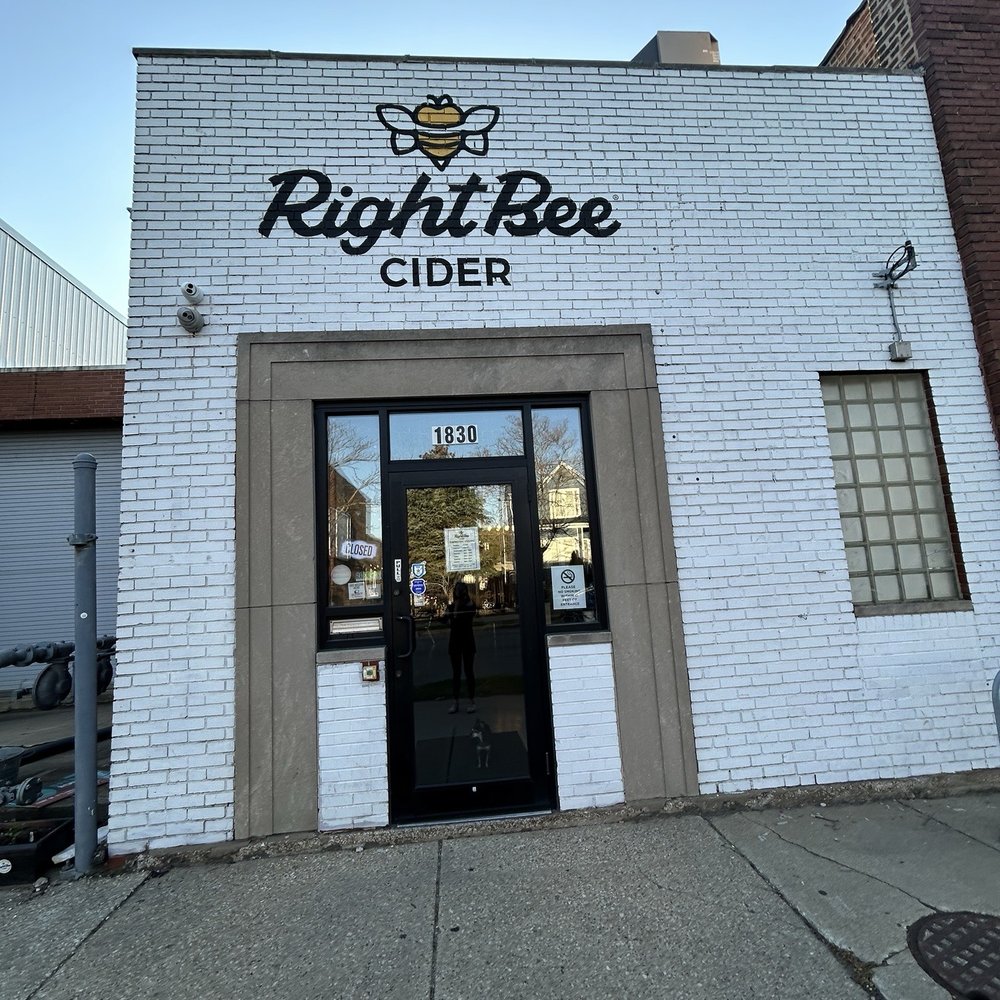 Right Bee Cider - Cideries Near Me - Chicago, Illinois Right Bee Cider - Cideries Near Me - Chicago, Illinois