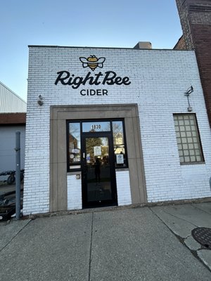 Right Bee Cider by null