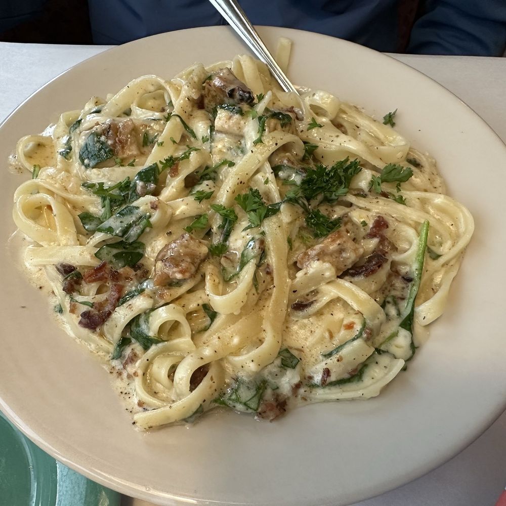 Tomato Street - Chicken fettuccini Alfredo - Italian Near Me - Spokane, Washington Tomato Street - Chicken fettuccini Alfredo - Italian Near Me - Spokane, Washington