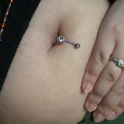 Freakys Smoke Shop & Tattoo - Thornton - Navel piercing