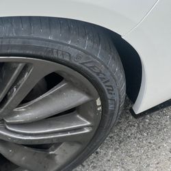 Road Runner Tires - DESTROYED the paint on my rim and refuses to fix it. DO NOT GO HERE. GO NEXT DOOR (Tire Express)